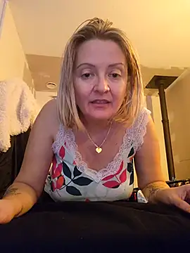 Snapshot of lady_charlyne chatting on December 9, 2024, 11:04 am lady charlyne online show from December 9, 2024, 11:04 am