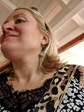 Snapshot of lady_charlyne chatting on January 15, 2025, 3:18 pm lady charlyne online show from January 15, 2025, 3:18 pm