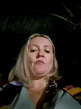 Snapshot of lady_charlyne chatting on January 16, 2025, 12:01 am lady charlyne online show from January 16, 2025, 12:01 am