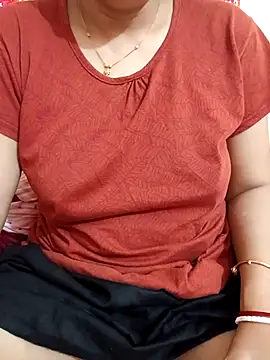 Snapshot of Priya_Boudi chatting on February 15, 2026, 6:36 am Priya Boudi online show from February 15, 2026, 6:36 am