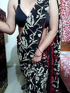 Snapshot of Priya_Boudi chatting on February 6, 2026, 8:05 pm Priya Boudi online show from February 6, 2026, 8:05 pm