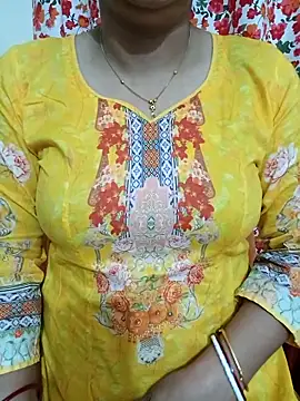 Snapshot of Priya_Boudi chatting on February 9, 2026, 6:17 pm Priya Boudi online show from February 9, 2026, 6:17 pm