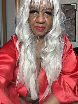 Snapshot of BreanaDivine chatting on December 19, 2025, 12:18 pm BreanaDivine online show from December 19, 2025, 12:18 pm