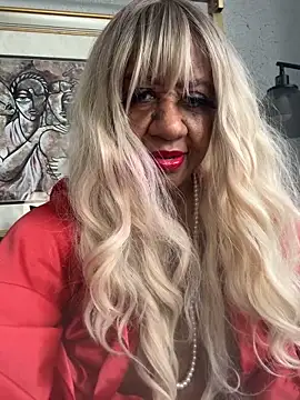 Snapshot of BreanaDivine chatting on February 16, 2026, 7:01 pm BreanaDivine online show from February 16, 2026, 7:01 pm