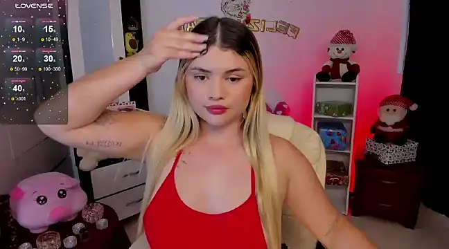 Snapshot of chloejones__ chatting on December 5, 2024, 7:44 pm chloejones online show from December 5, 2024, 7:44 pm