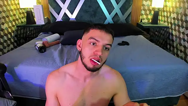 Snapshot of Michael_magno chatting on January 20, 2025, 5:27 pm Michael magno online show from January 20, 2025, 5:27 pm