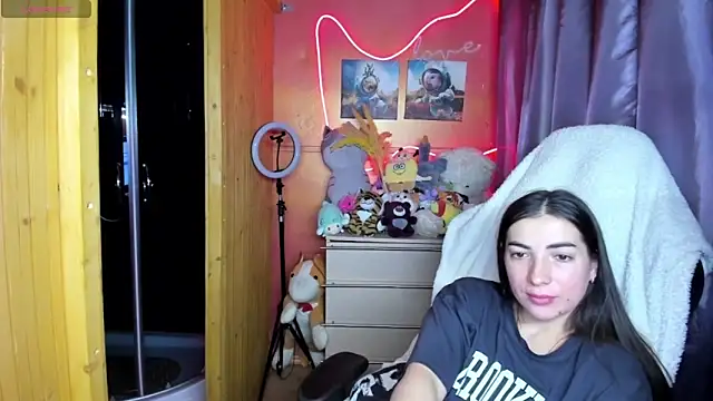 Fiery Brunette  online show from April 4, 2026, 12:01 pm