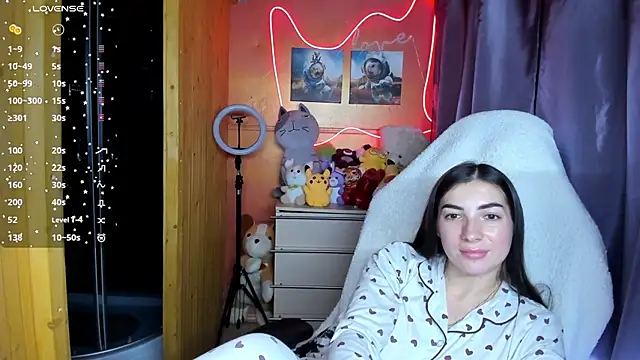 Fiery Brunette  online show from September 29, 2025, 5:51 pm