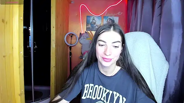 Fiery Brunette  online show from June 3, 2026, 3:29 am