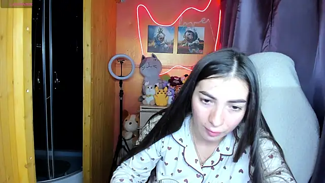 Fiery Brunette  online show from September 20, 2025, 5:34 am