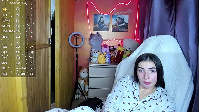 Fiery Brunette  online show from October 8, 2025, 5:42 am