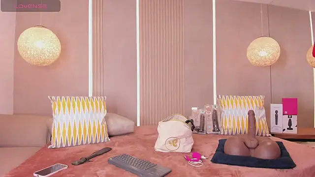 sabrina shark  online show from April 7, 2026, 9:05 pm