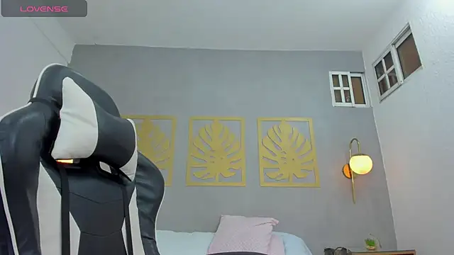 Snapshot of ayla13_ chatting on February 25, 2025, 9:58 pm ayla13 online show from February 25, 2025, 9:58 pm