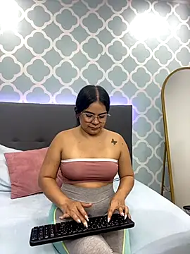 Snapshot of ayla13_ chatting on September 8, 2025, 7:02 pm ayla13 online show from September 8, 2025, 7:02 pm