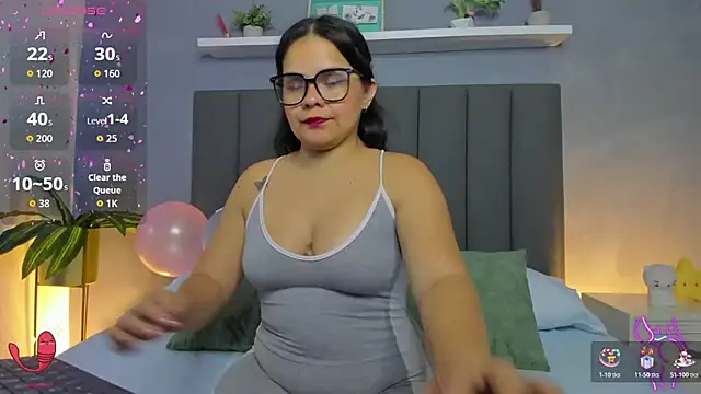 Snapshot of ayla13_ chatting on October 25, 2025, 7:36 pm ayla13 online show from October 25, 2025, 7:36 pm