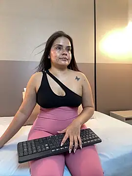 Snapshot of ayla13_ chatting on February 28, 2026, 7:13 pm ayla13 online show from February 28, 2026, 7:13 pm