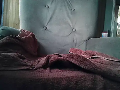 SharpCouple98 online show from October 25, 2025, 6:01 am