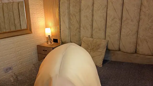 catalina  23 online show from October 21, 2025, 7:24 pm