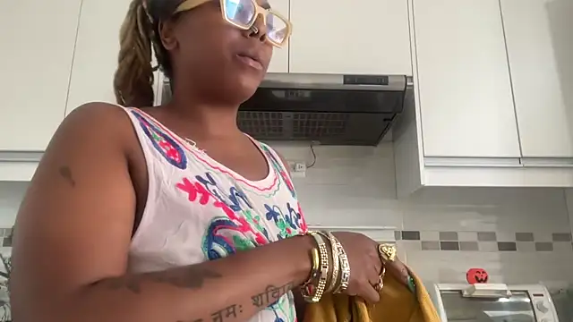 ChocolateCakeQueen online show from October 19, 2025, 2:42 pm