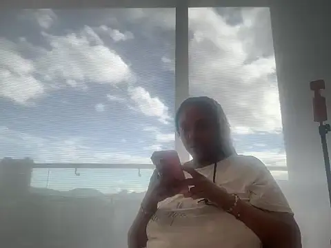 ChocolateCakeQueen online show from July 17, 2026, 12:24 pm