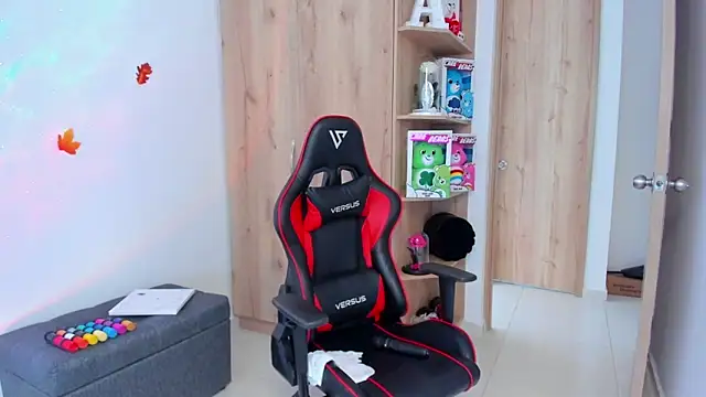  amanda seyfried19 online show from March 13, 2025, 7:17 pm