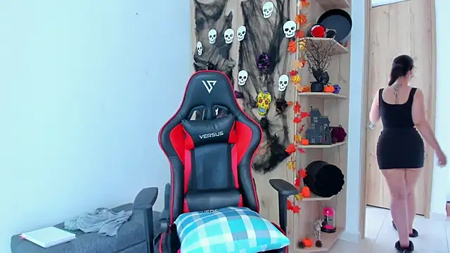  amanda seyfried19 online show from November 3, 2025, 6:00 pm