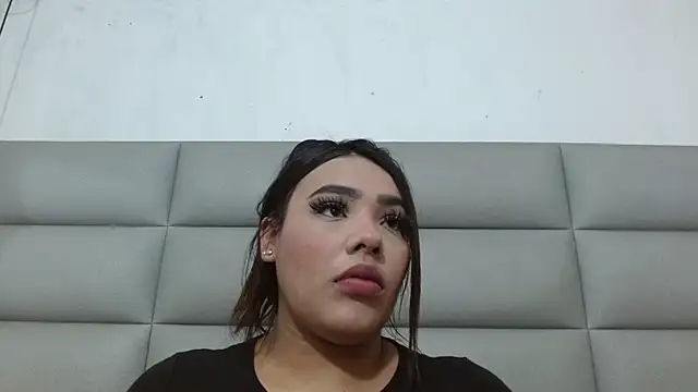 emily brontee  online show from October 18, 2025, 1:13 pm