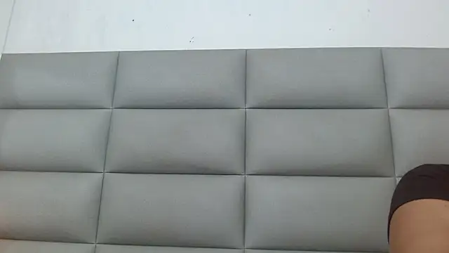 emily brontee  online show from October 25, 2025, 1:01 pm