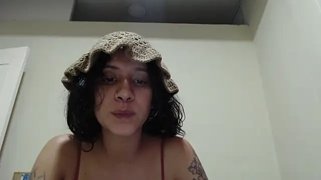 AlinaWoolf  online show from June 2, 2026, 2:55 am