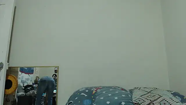 AlinaWoolf  online show from June 16, 2026, 11:05 pm
