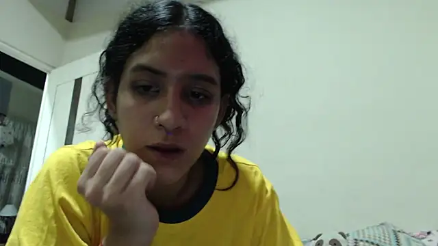 AlinaWoolf  online show from May 16, 2026, 4:44 am