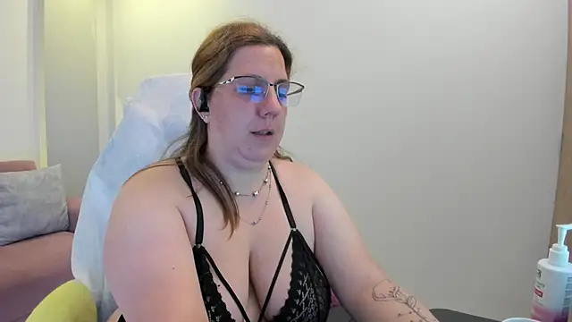 katie joness  online show from September 12, 2025, 12:49 pm