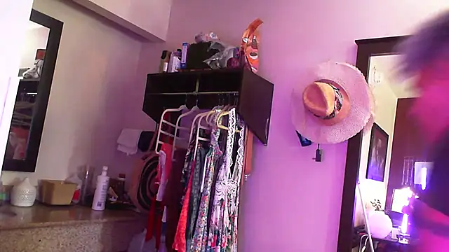 Snapshot of CeceilaMoon chatting on July 10, 2026, 1:44 pm CeceilaMoon online show from July 10, 2026, 1:44 pm