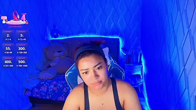 NicolleTaylor online show from November 14, 2025, 3:32 am