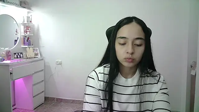Snapshot of aineangeel chatting on April 10, 2026, 12:39 am aineangeel online show from April 10, 2026, 12:39 am
