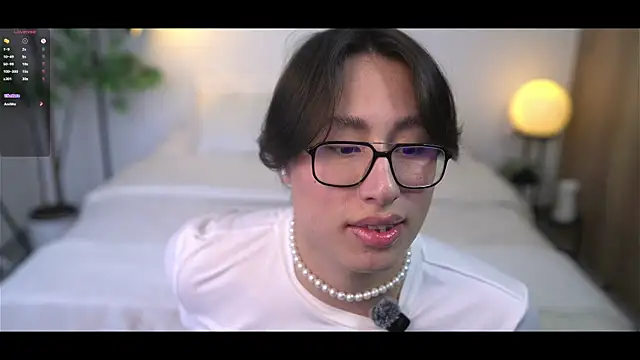 SrLuis18 online show from December 21, 2025, 8:09 pm