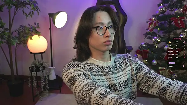Snapshot of SrLuis18 chatting on December 13, 2024, 1:37 am SrLuis18 online show from December 13, 2024, 1:37 am