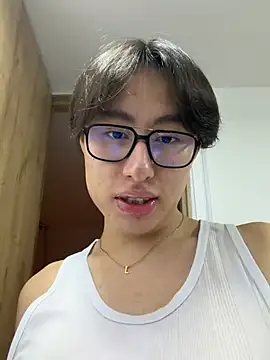 Snapshot of SrLuis18 chatting on March 28, 2026, 4:46 am SrLuis18 online show from March 28, 2026, 4:46 am