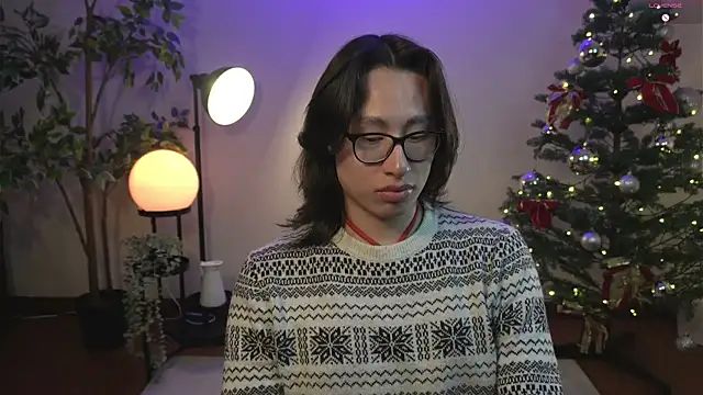 Snapshot of SrLuis18 chatting on December 25, 2024, 12:48 am SrLuis18 online show from December 25, 2024, 12:48 am