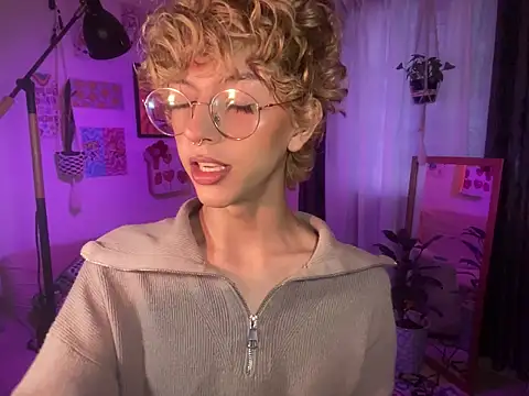 lyamthommpson online show from March 25, 2026, 7:24 pm