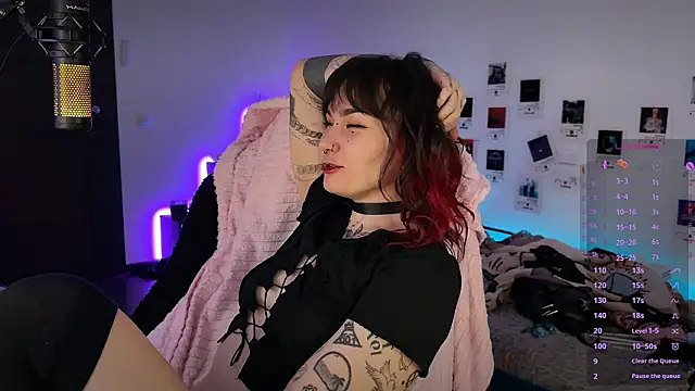 deadlysweet online show from February 13, 2026, 2:44 am