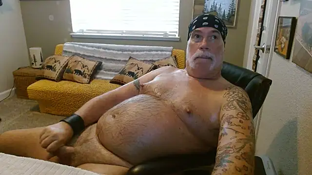musclebearnips online show from June 12, 2026, 10:07 pm
