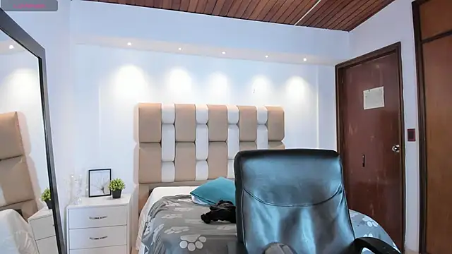 Snapshot of victoria_mooree chatting on February 13, 2026, 3:45 pm victoria mooree online show from February 13, 2026, 3:45 pm