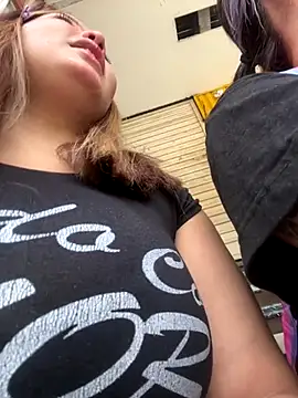 CharlotteMillers online show from November 13, 2025, 4:00 pm