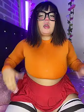 CharlotteMillers online show from November 11, 2025, 5:02 am