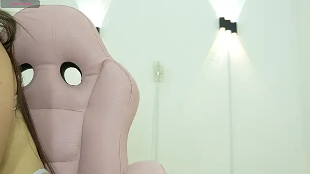 Snapshot of Emma_jamess chatting on February 14, 2026, 5:07 am Emma jamess online show from February 14, 2026, 5:07 am