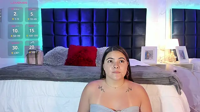 EVELIN MASON online show from September 9, 2025, 7:45 pm