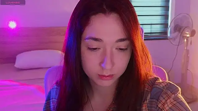 Snapshot of YasmineWest chatting on May 1, 2026, 12:37 am YasmineWest online show from May 1, 2026, 12:37 am