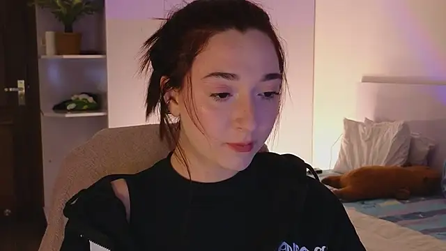 Snapshot of YasmineWest chatting on June 14, 2026, 12:06 pm YasmineWest online show from June 14, 2026, 12:06 pm