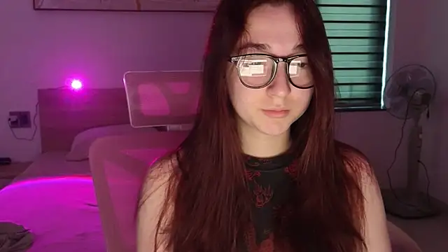 Snapshot of YasmineWest chatting on May 2, 2026, 12:16 am YasmineWest online show from May 2, 2026, 12:16 am